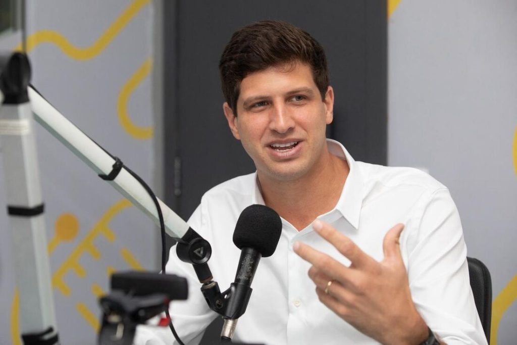 João minimiza ausência de Raquel em debate e mostra otimismo com eleição: “vamos ganhar”