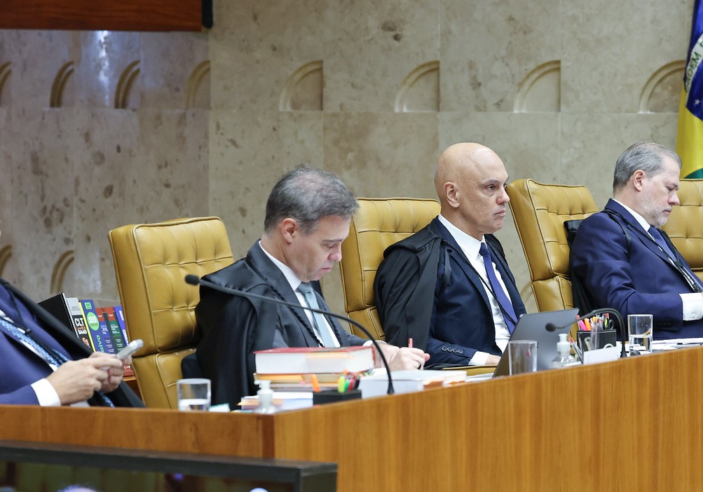 Grupo de Moraes manobra e estende crise: sessão é suspensa por até 90 dias