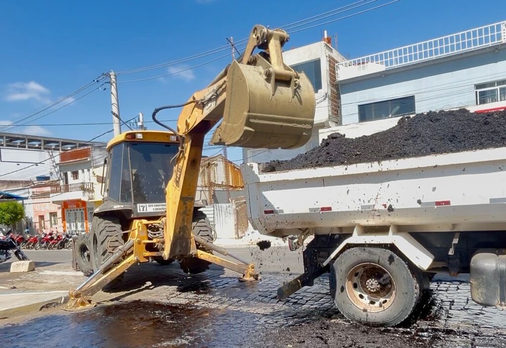 Prefeitura de Afogados inicia preparação para rotatória na Henrique Dias